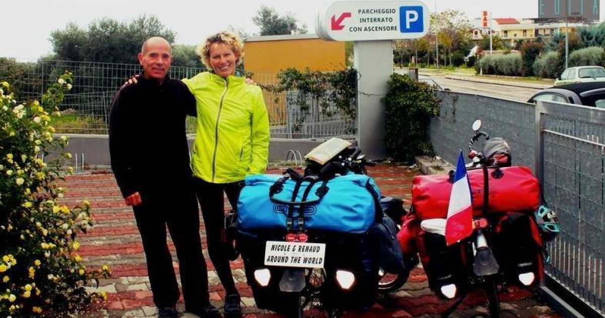La storia di Nicole e Renaud, i due pensionati che girano il mondo in bicicletta